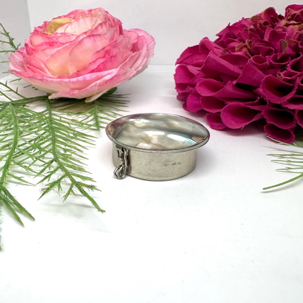 VINTAGE⚜️ Abalone Alpaca Made In Mexico Mini Pill Box - Picture 4 of 15
